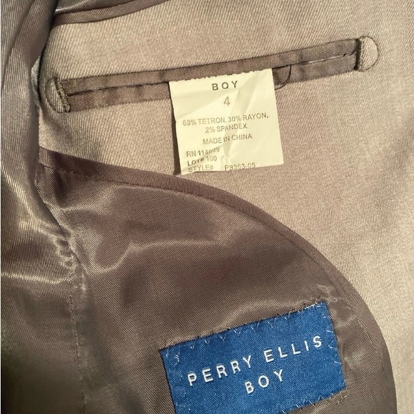Perry Ellis Light Gray Suit with Tie - Picture 4 of 12